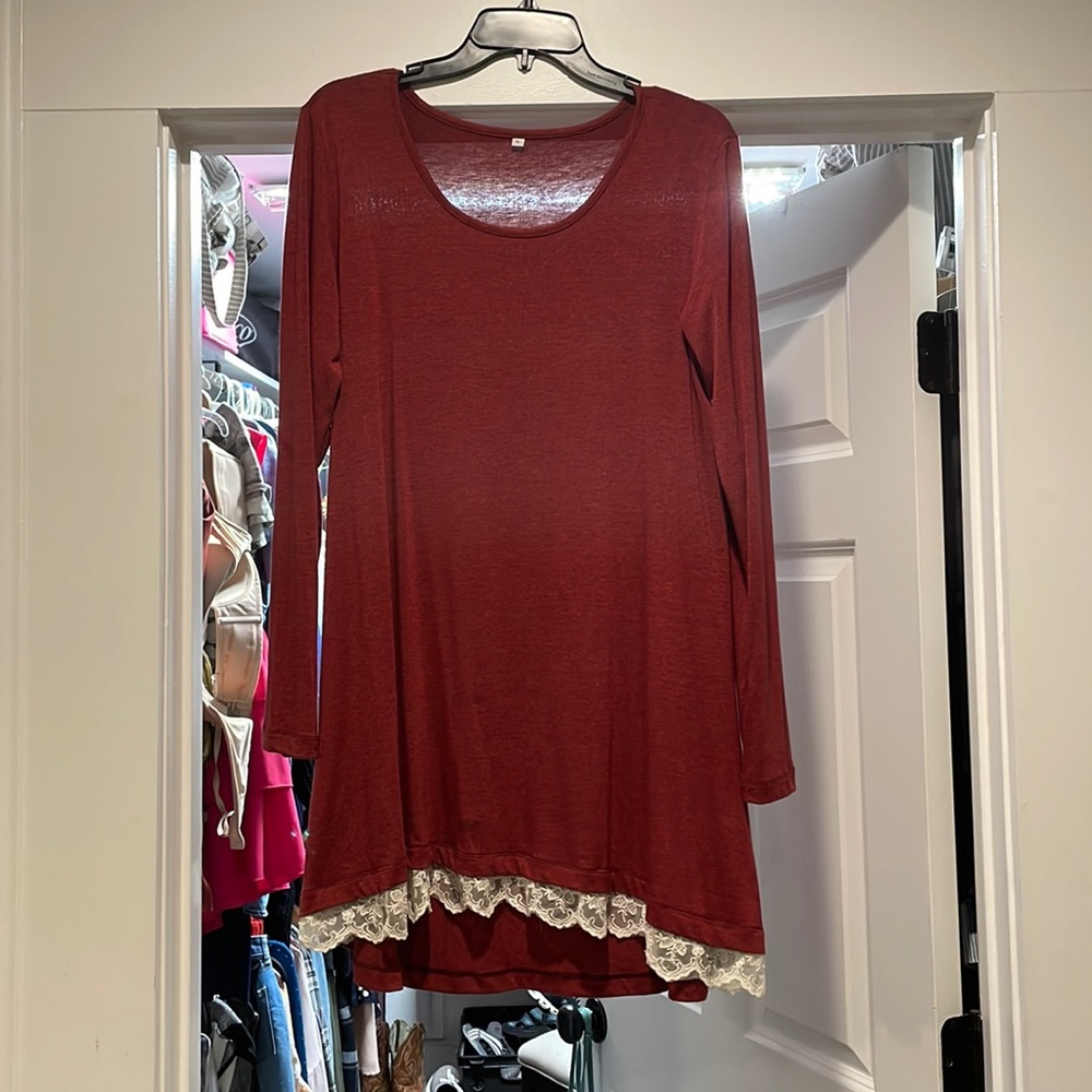 Long sleeve tunic/dress with lace trim